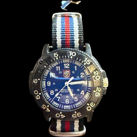 Luminox Swiss Quartz Dive Watch Blue Dial 200M Water Resistant NATO Strap